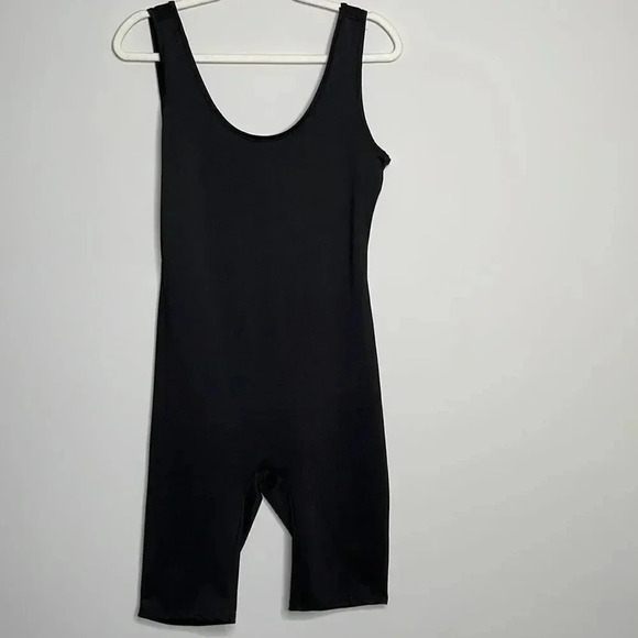 Vitique Black One Piece Shorts Romper - Picture 2 of 6